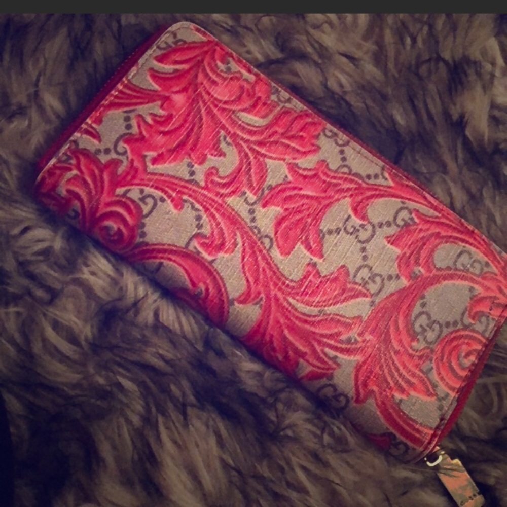 Gucci authentic wallet